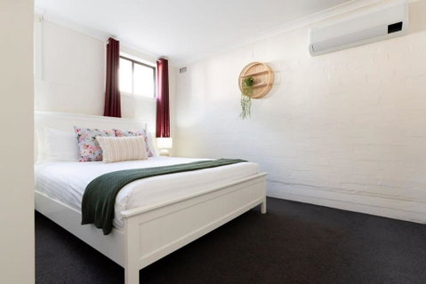 Riverside Gem With Parking And WiFi - Accommodation in Brisbane 2
