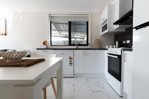 Riverside Gem With Parking And WiFi - Accommodation in Brisbane 3