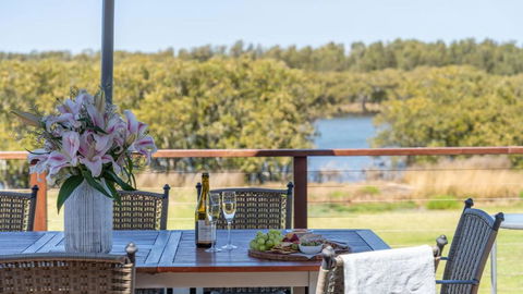 Riverside Retreat, Coolangatta, Near Seven Mile Beach - Accommodation in Brisbane 2