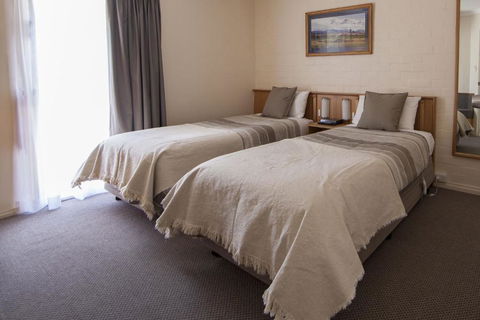 Redhill Cooma Motor Inn - Accommodation in Brisbane 1