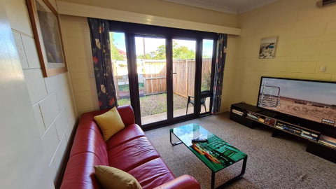 Rise N Shine - Affordable 50sqm Garden Apartment - Accommodation in Brisbane 2