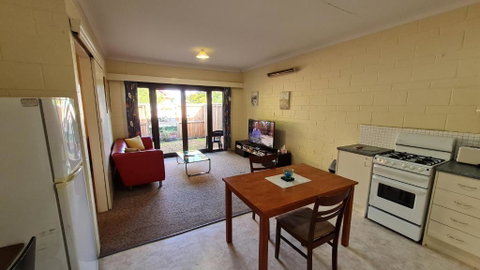 Rise N Shine - Affordable 50sqm Garden Apartment - Accommodation in Brisbane 3