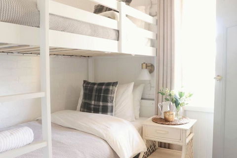 Rustic Chic 200 Metres From CBD - Accommodation in Brisbane 1