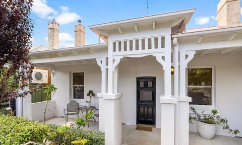 Roseland Cottage - CBD Heritage - Accommodation in Brisbane 0