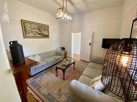 Roseland Cottage - CBD Heritage - Accommodation in Brisbane 2