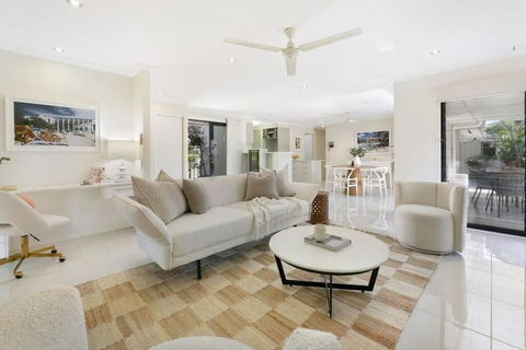 Riviera Road Miami - 4BRM Dual Villa - Accommodation in Brisbane 0