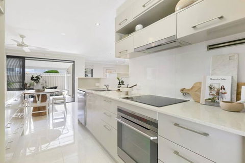 Riviera Road Miami - 4BRM Dual Villa - Accommodation in Brisbane 2
