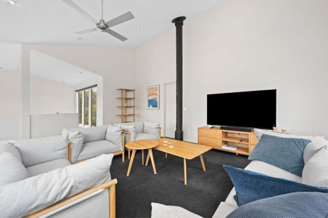 Roadknight Ocean Road View 236 - Accommodation in Brisbane 0