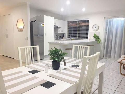 Robin Joy - Accommodation in Brisbane 0