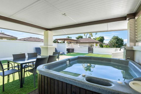 Rooftop Tranquility At Stunning Temple Resort - Accommodation in Brisbane 0