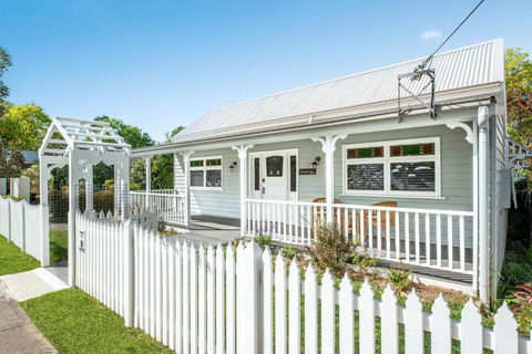 Rosemill Cottage - Mobility Friendly Accommodation Never Looked Better! - Accommodation in Brisbane 0