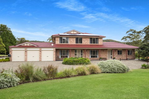 Roxy - A Secluded Luxury Estate Near Berry, Where Serenity Meets Family Comfort - Accommodation in Brisbane 1