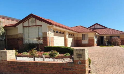 Roxy - A Spacious Cosy Getaway - Near Mel Airport - Accommodation in Brisbane 2