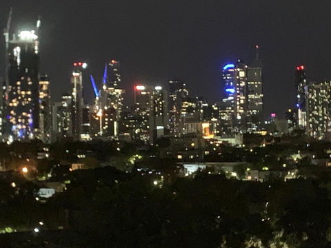 Royal Lodge - A Luxury Lifestyle - Accommodation in Brisbane 3