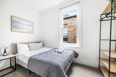Rustic Double Room - Central Location In Kensington - Shared Bathroom - Accommodation in Brisbane 0