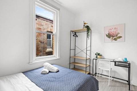 Rustic Double Room - Central Location In Kensington - Shared Bathroom - Accommodation in Brisbane 2