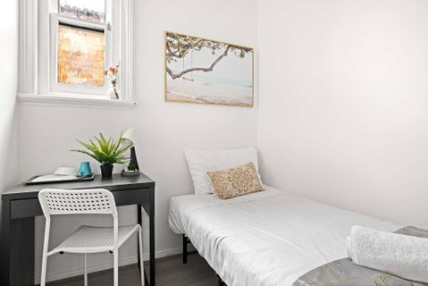 Rustic Single Room - Central Spot At Kengsinton - Shared Bathroom - Accommodation in Brisbane 0