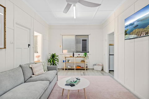 Sage Cottage! CBD Perfection! - Accommodation in Brisbane 0