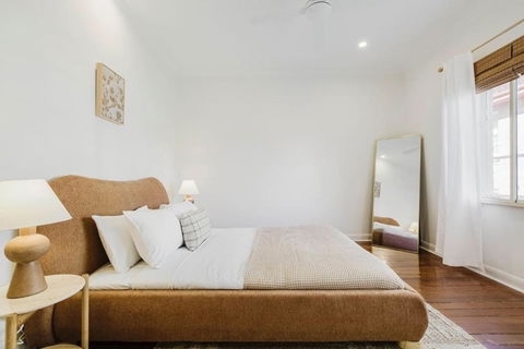 Salmon Calm - Trendy Velvet Allure By Albert Park - Accommodation in Brisbane 0