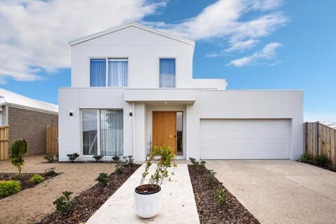 Saltwater Lux, 4 Bdrm, 3 Bath, Golf, Weddings, Beaches, Adventure Park - Accommodation in Brisbane 2