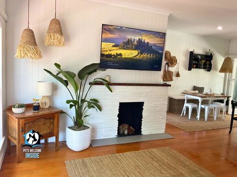 Saltwater Sunsets Seaside Haven With Ocean Views - Accommodation in Brisbane 3