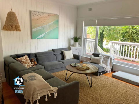 Saltwater Sunsets Seaside Haven With Ocean Views - Accommodation in Brisbane 1