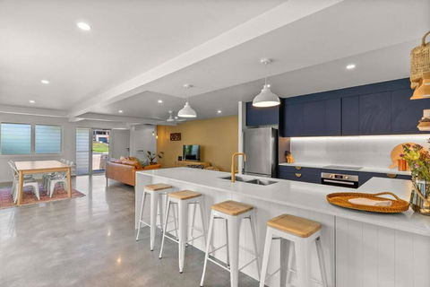 Salty Crab Bungalow - Accommodation in Brisbane 0