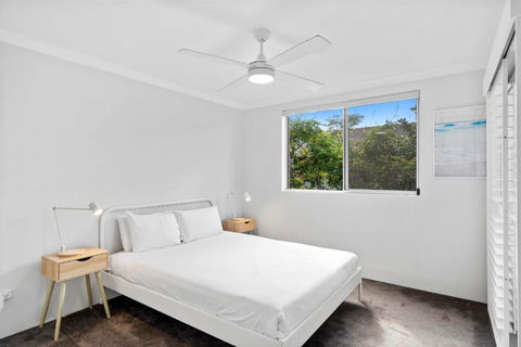 Salty Sea Breeze Apartment 500m To Waters Edge - Accommodation in Brisbane 2