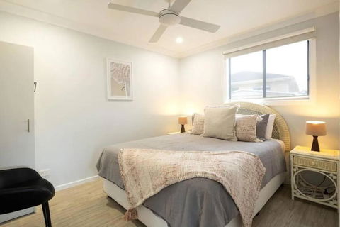 Salty Vibes - Accommodation in Brisbane 0