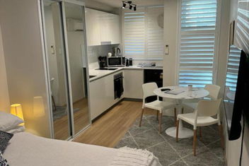 Sam The Central Studio with Accommodation in Brisbane