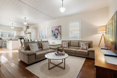 Sampson Cottage - Historic Charm - Accommodation in Brisbane 3