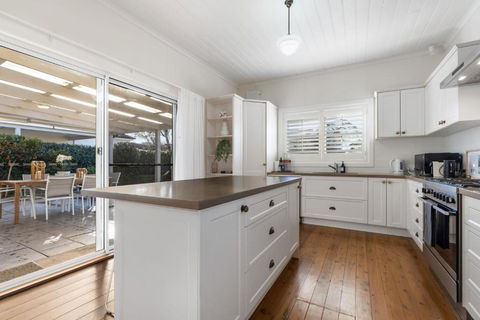 Sampson Cottage - Historic Charm - Accommodation in Brisbane 2