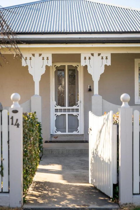 Sampson Cottage - Historic Charm - Accommodation in Brisbane 0