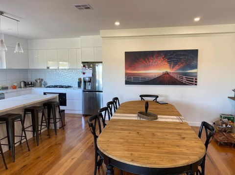 Sanary A Modern Beach Home In Martha Cove - Accommodation in Brisbane 2
