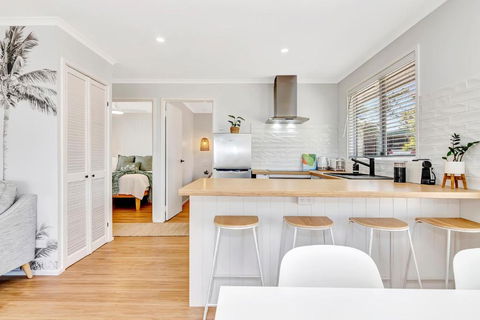 Sanbis Cabin - Hidden Boutique Retreat, Sea Views - Accommodation in Brisbane 3