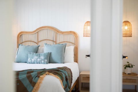 Sanbis Cabin - Hidden Boutique Retreat, Sea Views - Accommodation in Brisbane 0