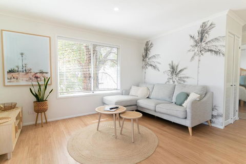 Sanbis Cabin - Hidden Boutique Retreat, Sea Views - Accommodation in Brisbane 1