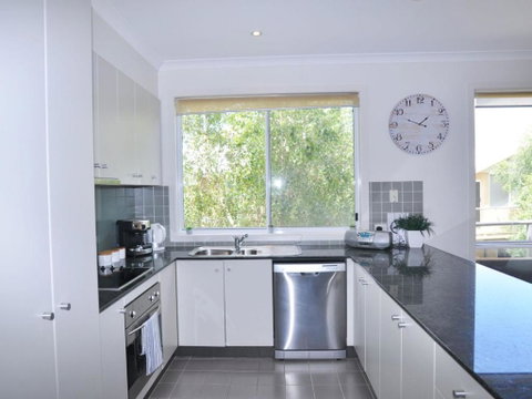 Sandpiper 3 - Close To Town And Beach - Accommodation in Brisbane 3