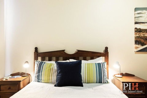 Sandy Bay Getaway W Spa 4 Bdr - Accommodation in Brisbane 2