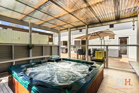 Sandy Bay Getaway W Spa 4 Bdr - Accommodation in Brisbane 0