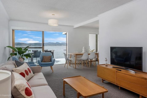Sandy Bay Waterfront - Accommodation in Brisbane 2
