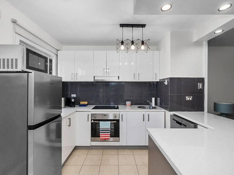 Sandy Bay Apartment With Hobart River View, Near UTAS - Stroll To Cafes And Shops - Accommodation in Brisbane 3