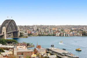Spectacular Apartment with Harbour Bridge Views