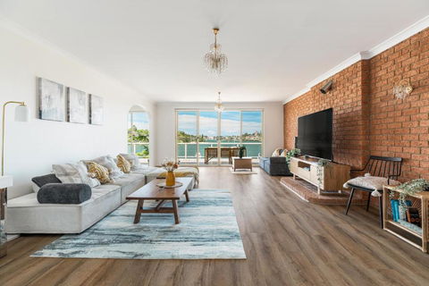 Stunning Waterfront Place With Swimpool, Harbour View And Free P - Accommodation in Brisbane 1