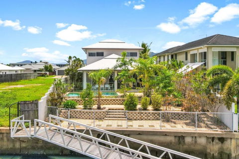 The Anchorage - Ultimate Waterfront Villa - Accommodation in Brisbane 3
