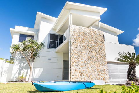 The Beach Haus - Accommodation in Brisbane 3