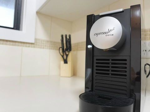 The Bahama - Batehaven Ocean Front Luxury On Caseys Beach - Accommodation in Brisbane 2