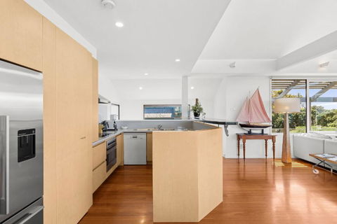 The Beach House - Accommodation in Brisbane 1