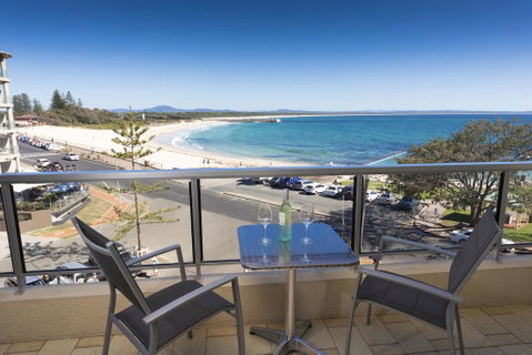 Beachpoint, Unit 303, 28 North Street - Accommodation in Brisbane 0