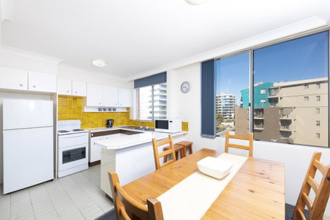 Beachpoint, Unit 303, 28 North Street - Accommodation in Brisbane 2